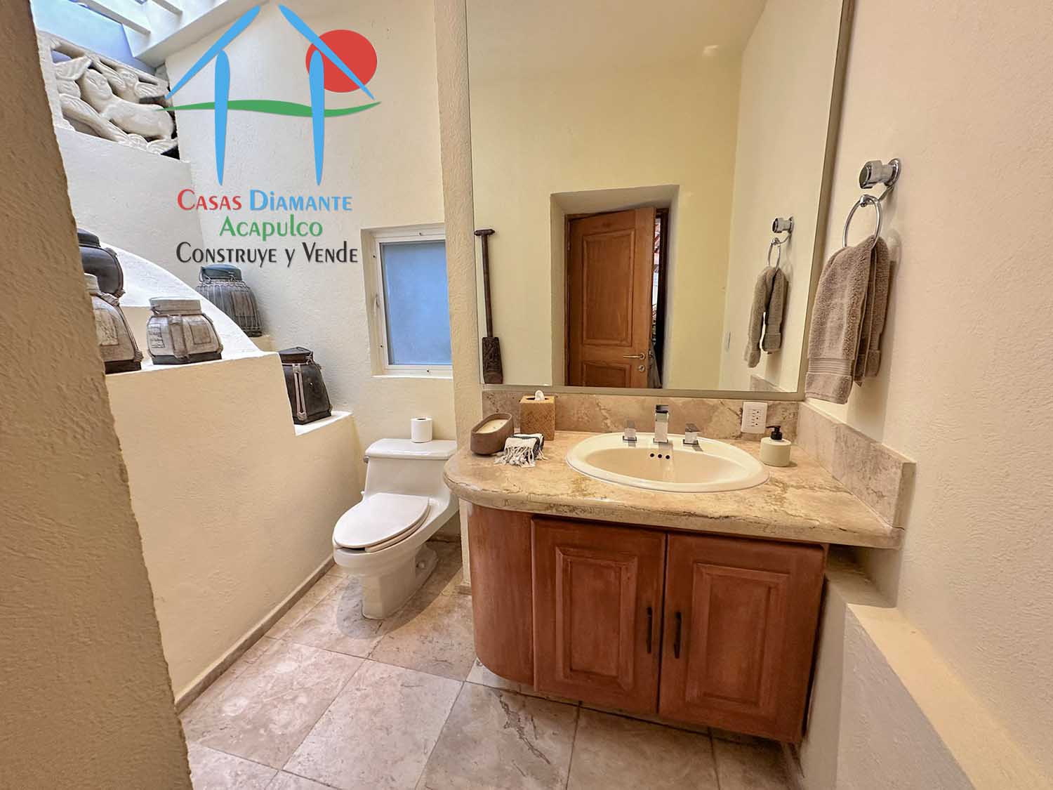 Casa 8 Caballos - Baño de visitas 1